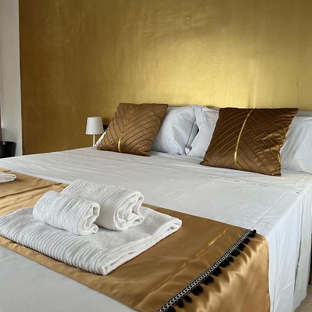 Genova Gold Rooms Bagian luar foto