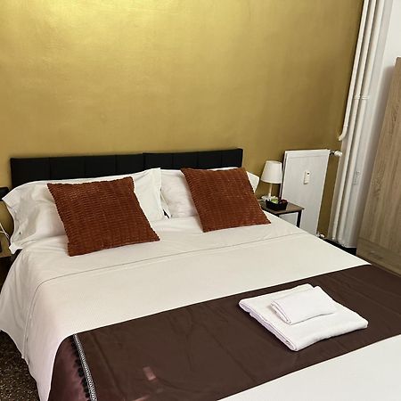 Genova Gold Rooms Bagian luar foto