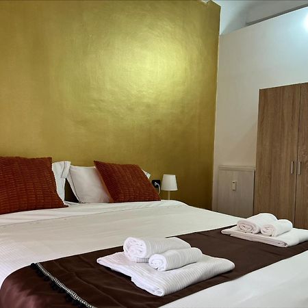 Genova Gold Rooms Bagian luar foto