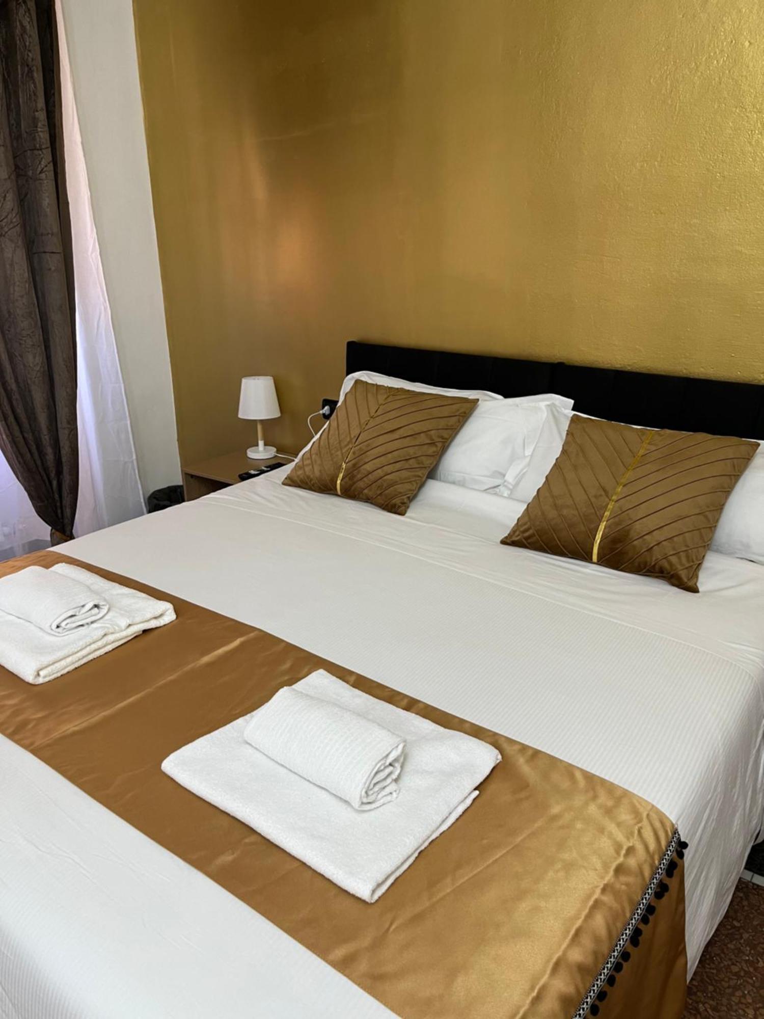 Genova Gold Rooms Bagian luar foto