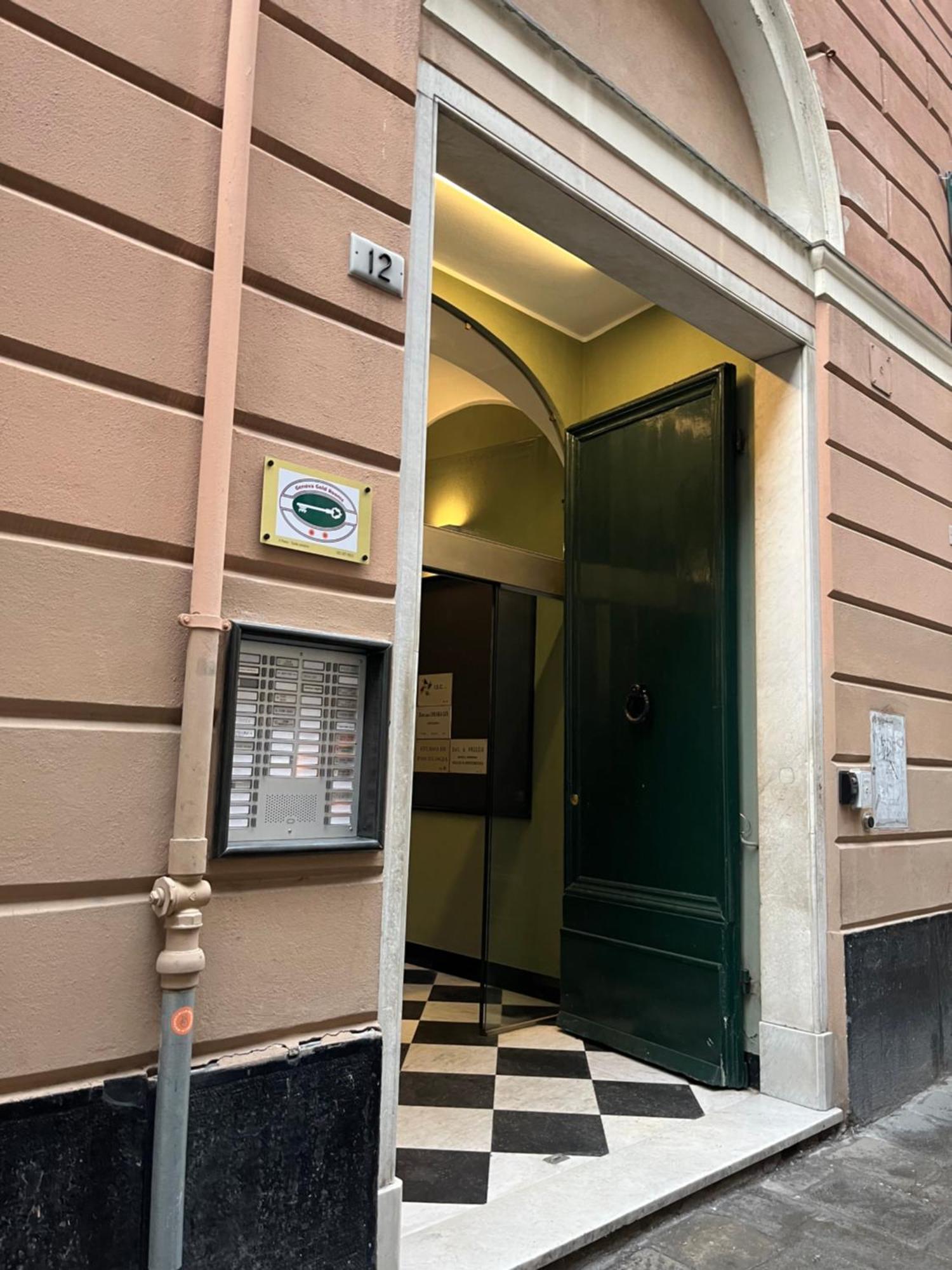 Genova Gold Rooms Bagian luar foto