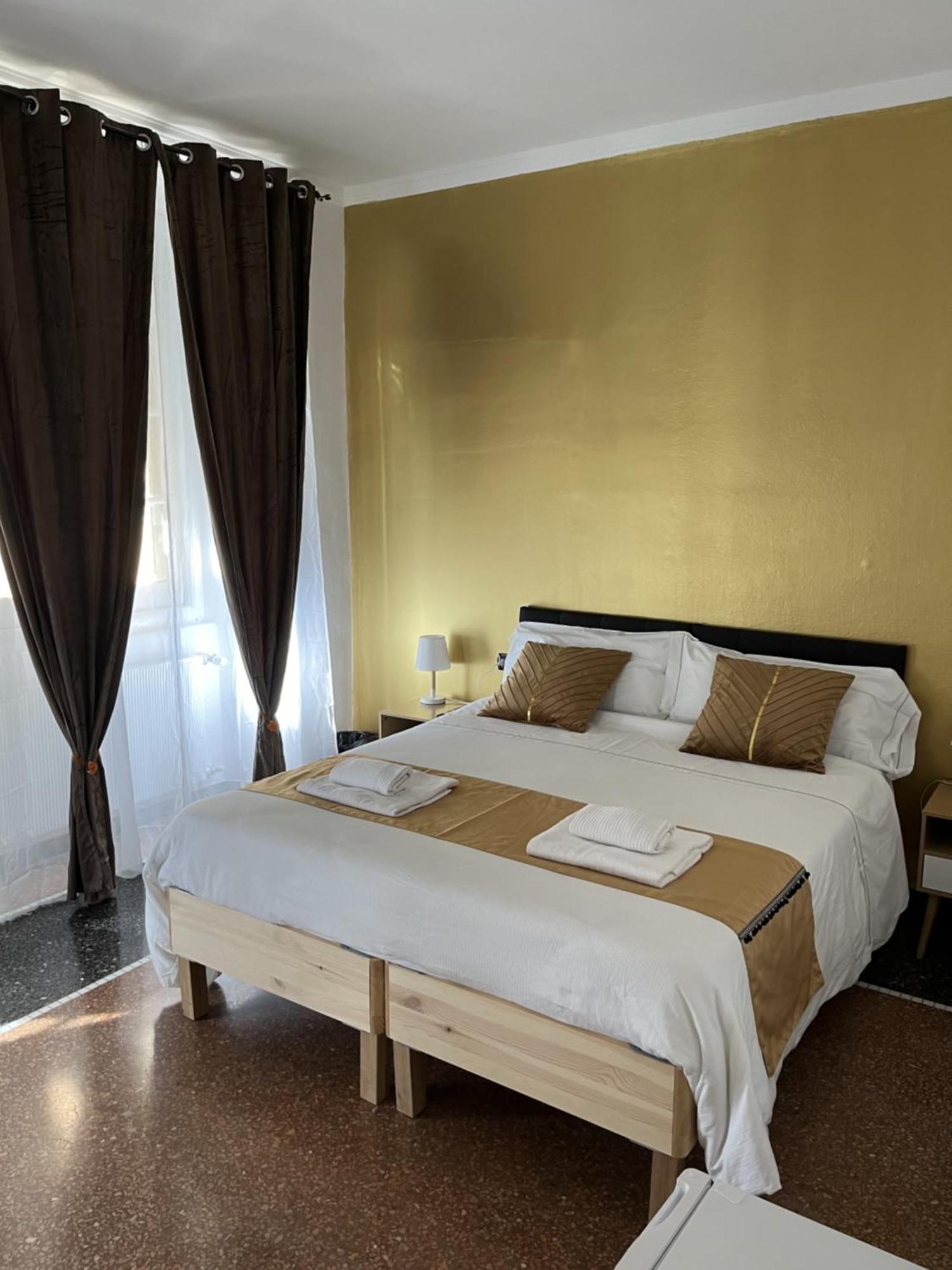 Genova Gold Rooms Bagian luar foto