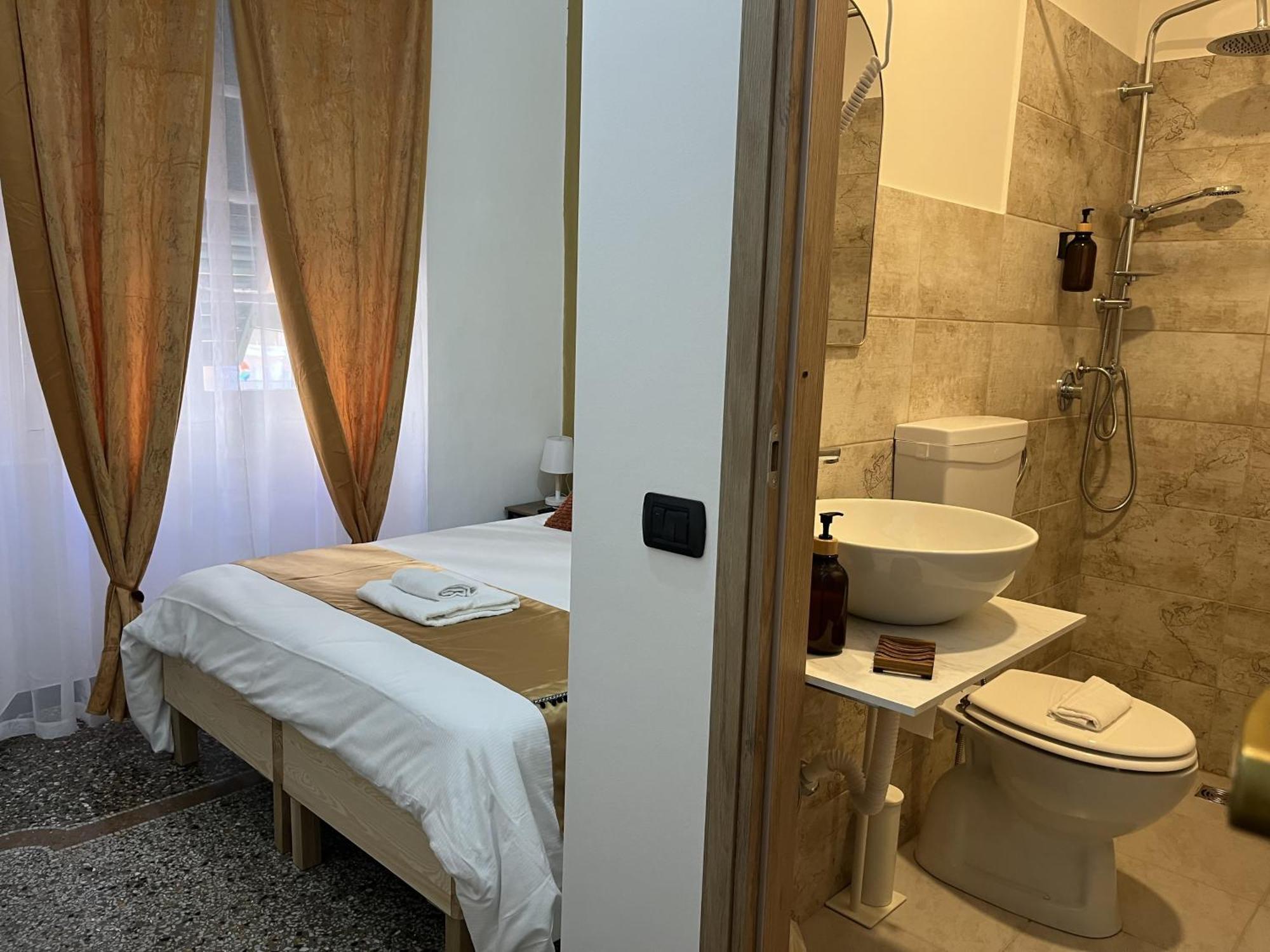 Genova Gold Rooms Bagian luar foto
