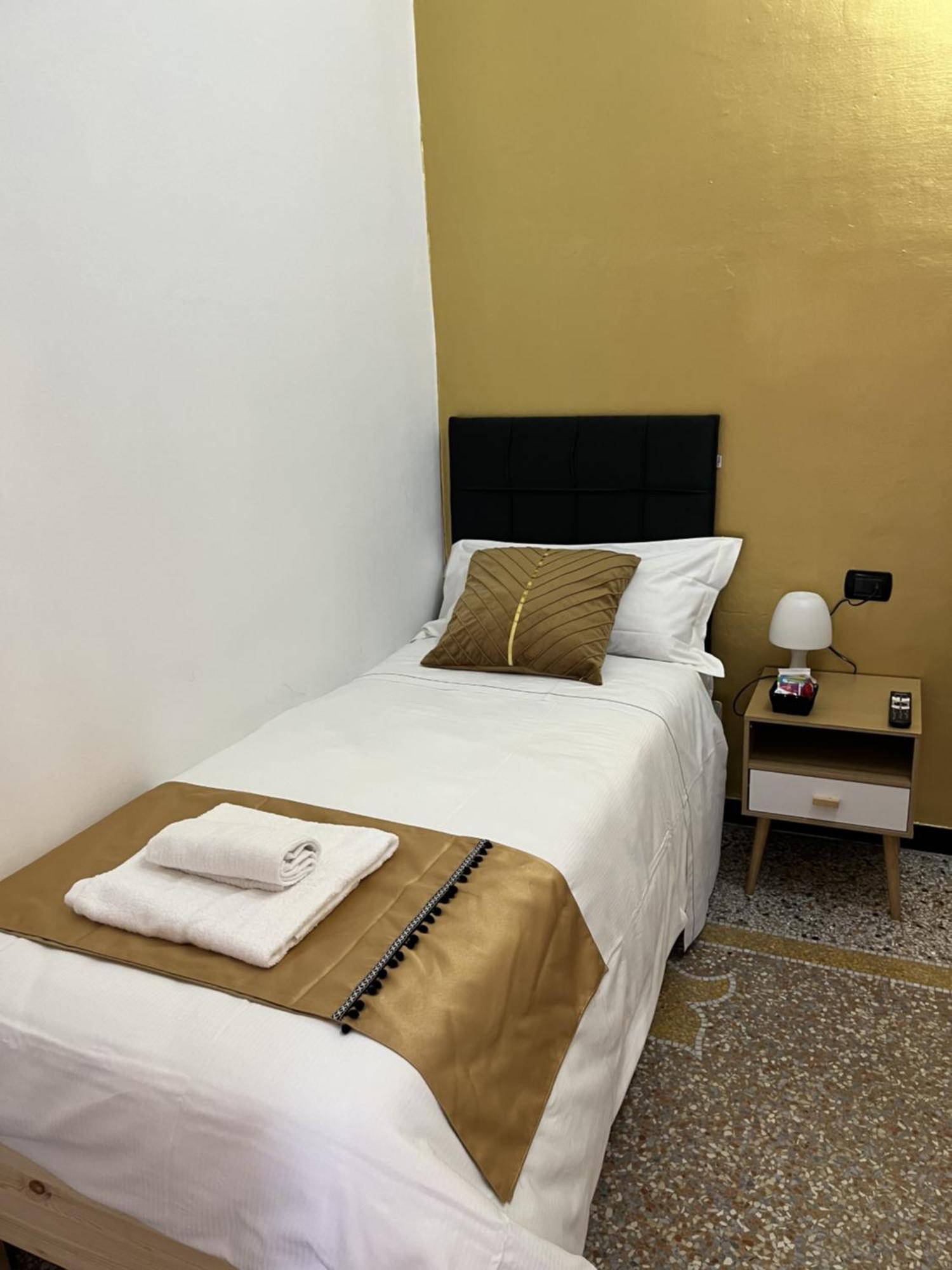 Genova Gold Rooms Bagian luar foto