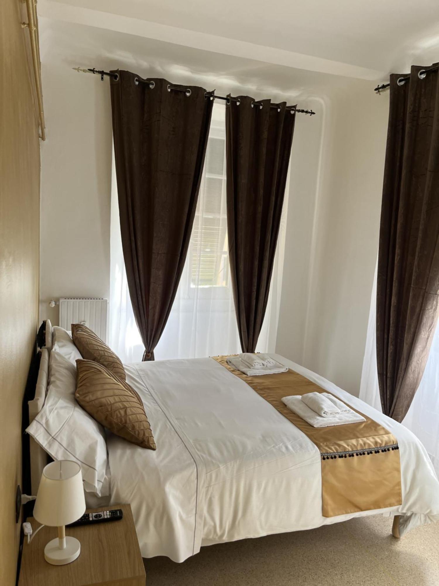 Genova Gold Rooms Bagian luar foto