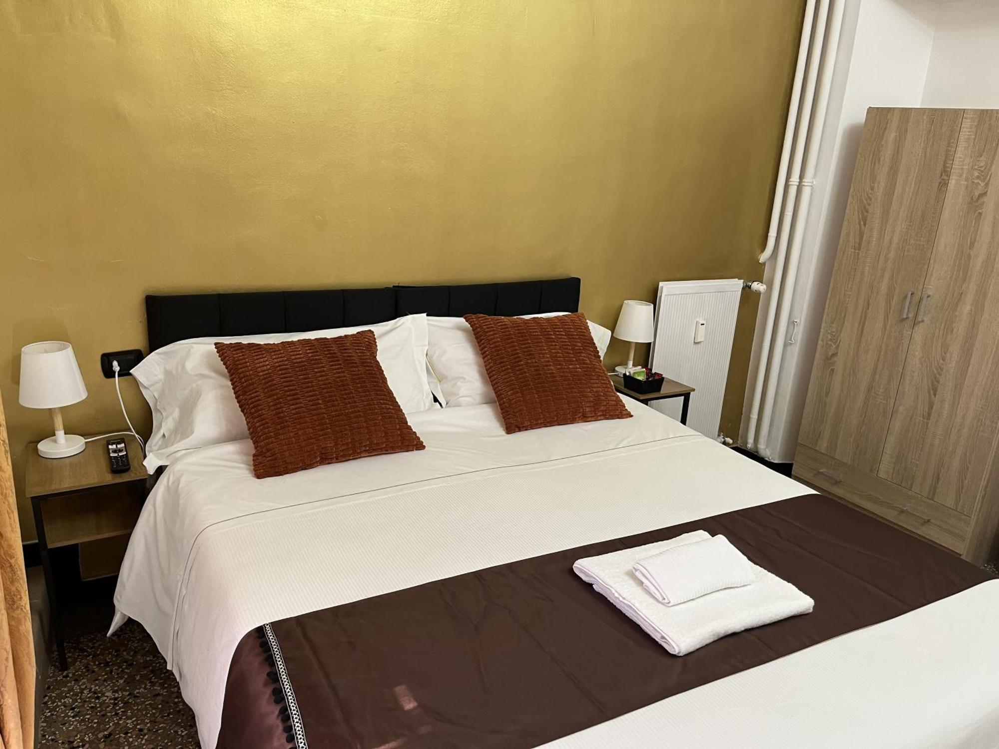 Genova Gold Rooms Bagian luar foto
