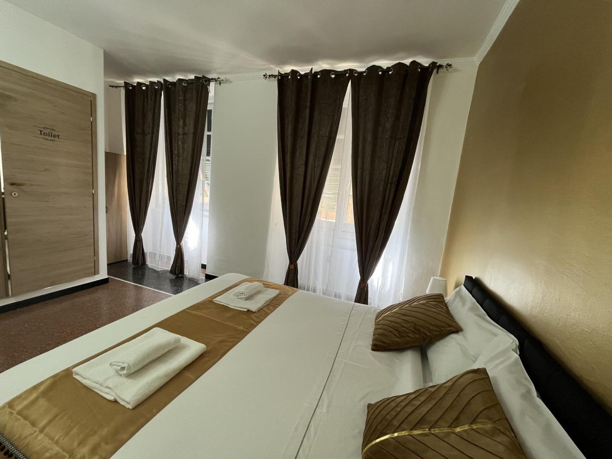 Genova Gold Rooms Bagian luar foto